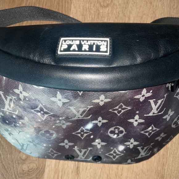 LOUIS VUITTON - Unisex Black/Silver Limited Edition Monogram Galaxy Bumbag - Picture 10 of 12